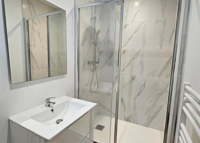 A Clichy Apartment *